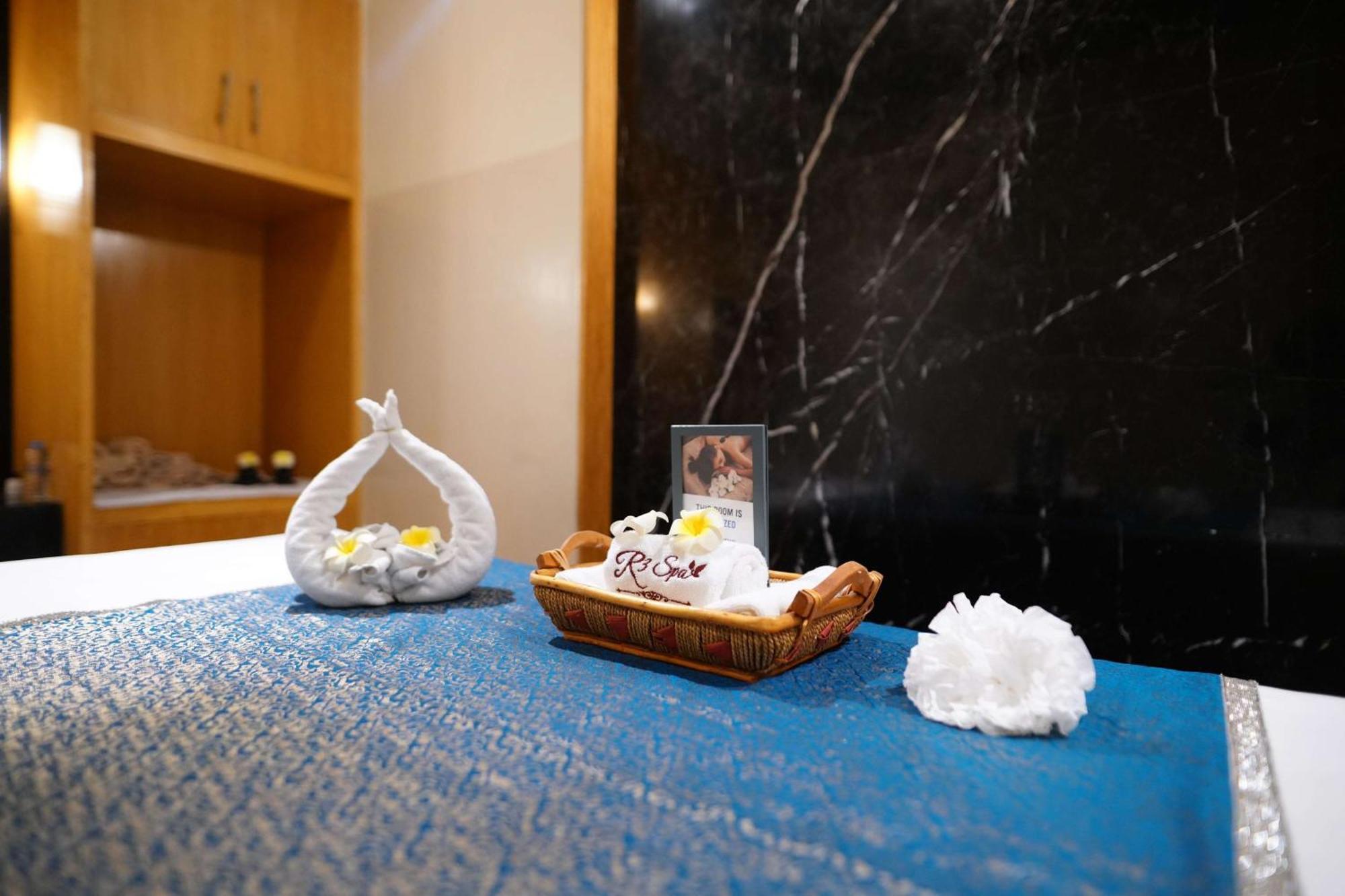 Radisson Blu Marina Connaught Place Hotel New Delhi